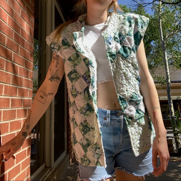 Unique Unisex Small Vintage Hand-Quilted Vest With Collar - Picture 8 of 8